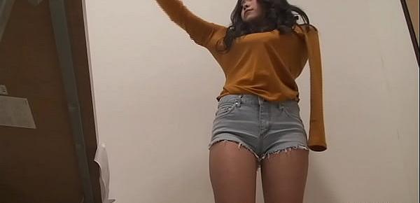  Japanese Sexy Idol Rena in Public Changing Room